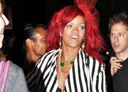 Rihanna chiêu đãi fan hai single mới coóng