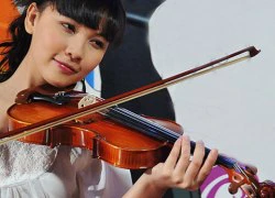 Chân dài Quỳnh Thư khoe tài chơi violon