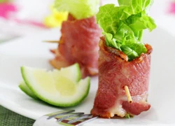 Bacon cuộn rau diếp cho bữa sáng