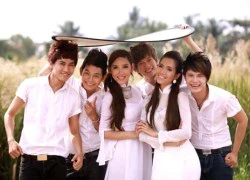 V.Music ga-lăng với các người đẹp