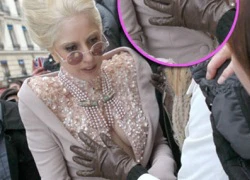 Lady Gaga bị fan "sàm sỡ" trắng trợn!