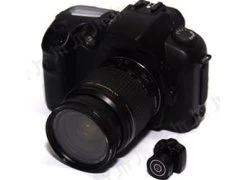 Camera nhỏ bằng nửa sạc pin