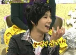 Jung Min (SS501) và Jokwon (2AM) thi nhau uốn éo "3" của Brit