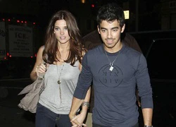 "Joe Jonas mê mẩn Ashley Greene"