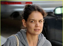 Katie Holmes khoe mặt mụn và quần áo luộm thuộm trên phố