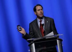 CEO AT&T: Apple App Store không có lợi cho người dùng