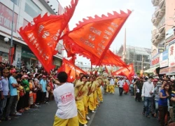 Bình Dương: Chen chân đi Lễ hội chùa Bà, cầu xin phước lộc