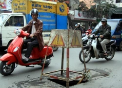 'Bẫy' hố ga mất nắp giữa thủ đô