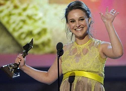 "Bà bầu" Natalie Portman giành giải tại Spirit Awards