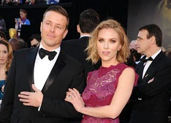 Scarlett Johansson khoe bạn trai mới?