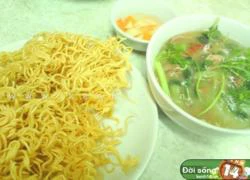 Phở chiên giòn &#8211; Chờ dài cổ, ăn siêu tốc