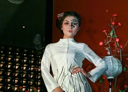 Chân dài Hà thành lạ lẫm với môi geisha