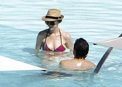 Anne Hathaway nóng bỏng với bikini