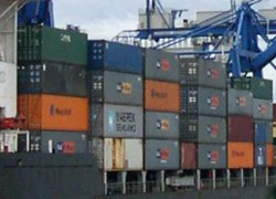 Container bất ngờ phát nổ, 5 người bị thương nặng