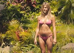 Jennifer Aniston: "Cô vợ hờ" khoe dáng chuẩn với bikini