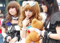 Những màn cosplay gây xôn xao ở lễ hội anh đào