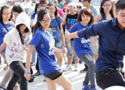 Sôi động màn flashmob đón SuJu của teen Sài thành