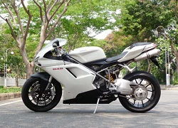 Superbike Ducati 848 trên phố Việt Nam