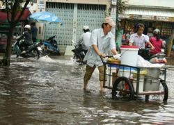 TP.HCM: Nước ngập hai ngày chưa rút