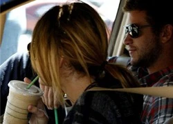 Miley bị &#8220;tóm&#8221; khi (lại) đi chơi với &#8220;tình cũ&#8221; Liam