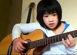 Xôn xao bé gái Việt 11 tuổi gảy guitar nhạc Trịnh Công Sơn