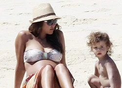 Bà bầu Jessica Alba diện bikini