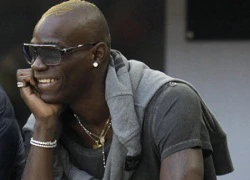 Balotelli ăn tát vì 'tia' bồ người khác