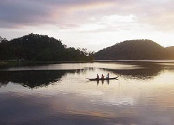 Chèo thuyền thưởng ngoạn sông nước miền Nam