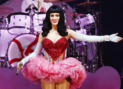 Katy Perry mạo hiểm với trò nhảy bungee