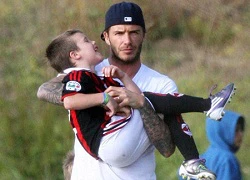 Khoảnh khắc &#8220;độc&#8221; của David Beckham với con trai út