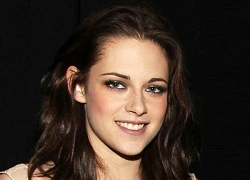 Kristen Stewart bị đồn dựa hơi Angelina Jolie để tiến thân