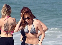 Miley Cyrus tung tăng với bikini