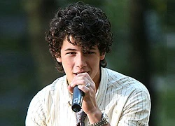 Nick Jonas cũng muốn Glee