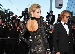 Siêu mẫu Anja Rubik diện váy hở nội y dự LHP Cannes