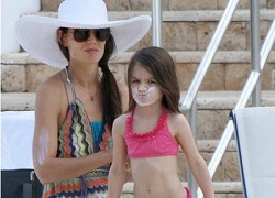 Suri Cruise gầy nhẳng trong bộ bikini