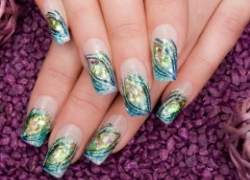 Chọn họa tiết nail rực rỡ cho mùa hè thêm vui