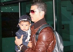 Bạn gái dự lễ rửa tội con trai C. Ronaldo