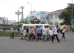 Ép khách lên taxi để cướp