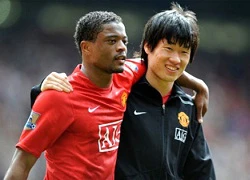 Evra cùng Park Ji Sung đến Việt Nam