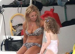 Geri Halliwell khoe bikini bên con gái