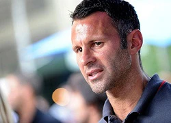 Giggs bị em trai mắng chửi thậm tệ