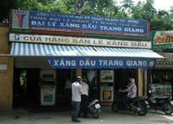 Hà Nội: Bức xúc vì cây xăng bán xăng "dính" nước