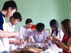 Học sinh THPT Hoàng Hoa Thám (Đà Nẵng) tự soạn giáo trình "chuyện ấy"