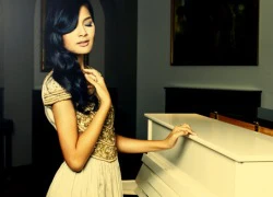 Hương Giang phiêu lãng bên đàn piano