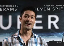 Johnny Trí Nguyễn phỏng vấn sao 'Super 8'