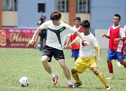 Park Ji Sung trổ tài trên sân cỏ Việt