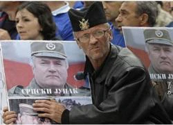 Serbia dẫn độ tướng Mladic sang La Hay