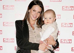 Ảnh đầu tiên về bé yêu của Danielle Lloyd