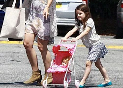 &#8216;Bà mẹ trẻ&#8217; Suri Cruise