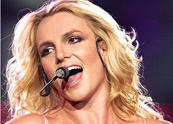 Britney chứng tỏ sức hot "khủng khiếp" trước Gaga